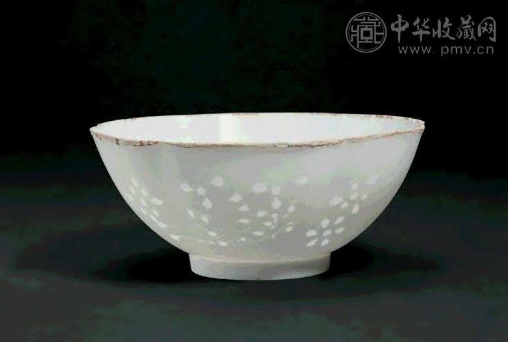 清 薄胎白釉米通花碗