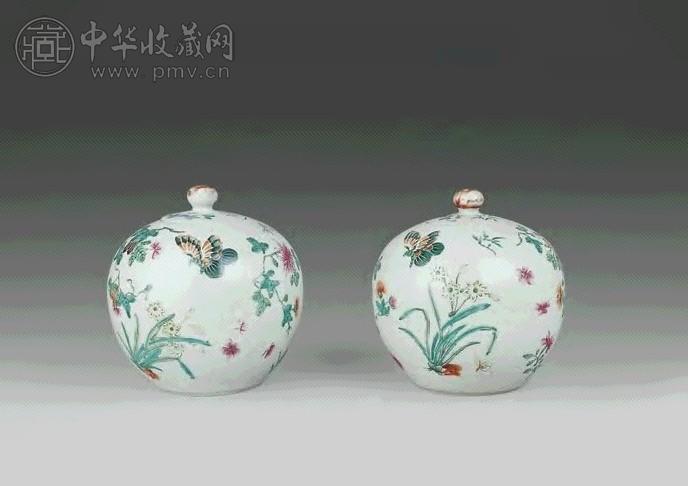 清嘉庆 粉彩花蝶小盖罐(1对)
