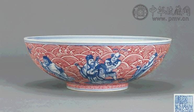 清道光 青花胭脂红八僊过海图碗