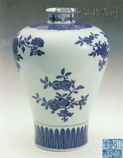 清乾隆 青花三多纹梅瓶