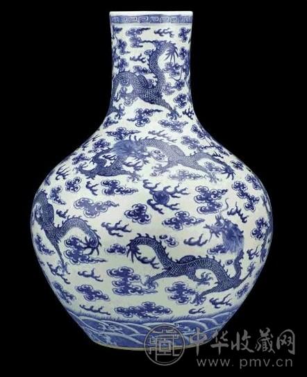 清 道光 青花九龙闹海纹天球瓶