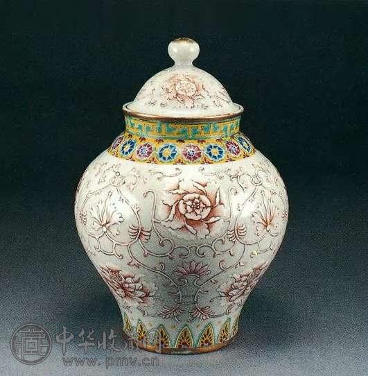 清同治 粉彩缠枝莲罐