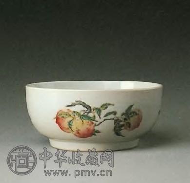 清乾隆 粉彩瑞果纹碗