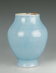 清康熙 天蓝釉暗花莲子罐