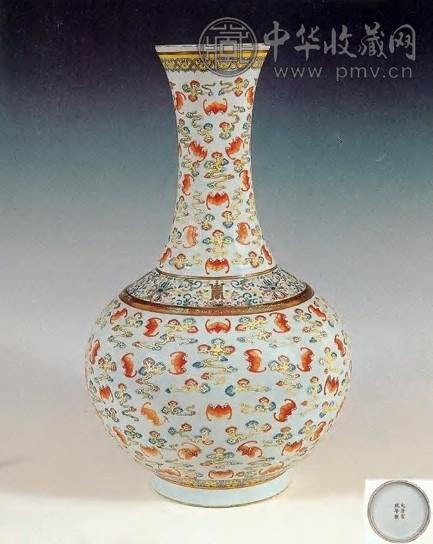 清宣统 粉彩云福纹赏瓶