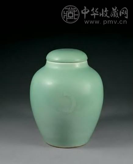 清乾隆 豆青釉日月罐
