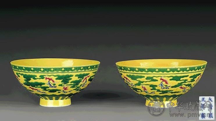 清雍正 黄地划花加彩云蝠碗(2件)