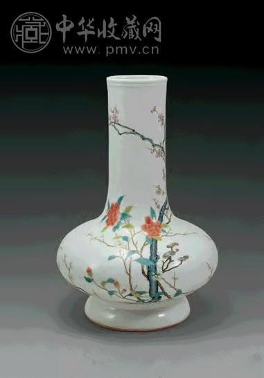 清 粉彩花卉纹荸荠瓶