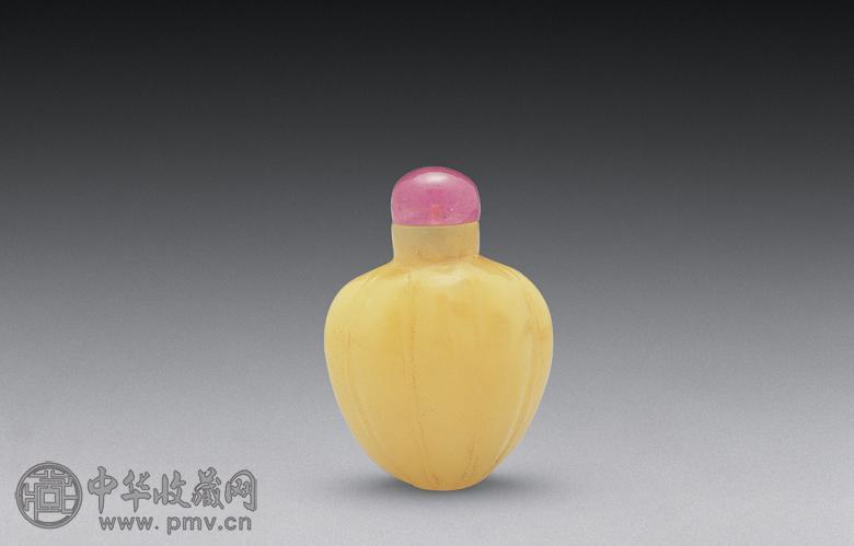 清乾隆 黄料瓜棱形鼻烟壶