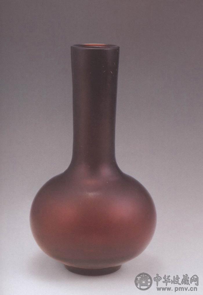清乾隆 红料直颈瓶