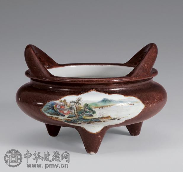 清 酱釉地开光粉彩三足香炉