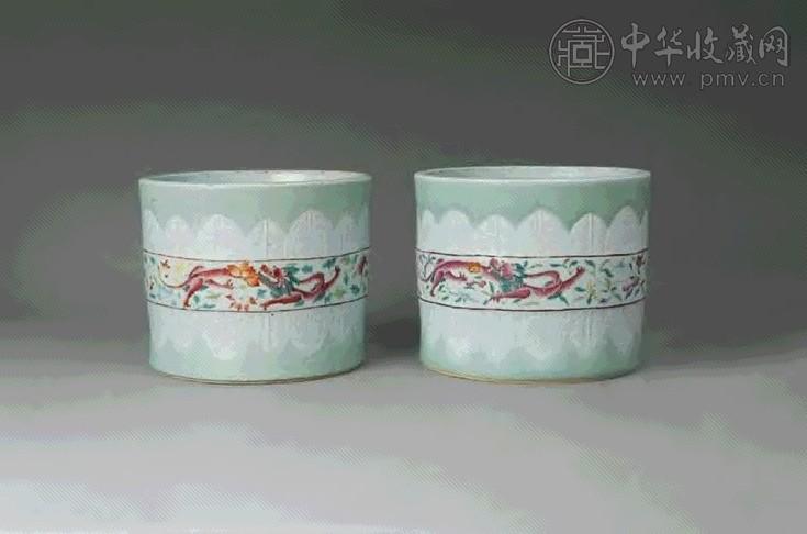 清中期 豆青暗刻加粉彩龙纹花盆(1对)