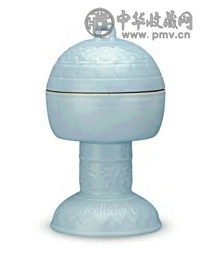 清 乾隆 天蓝釉瓷豆(官窑)