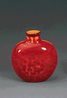 清 雄黄料鼻烟壶