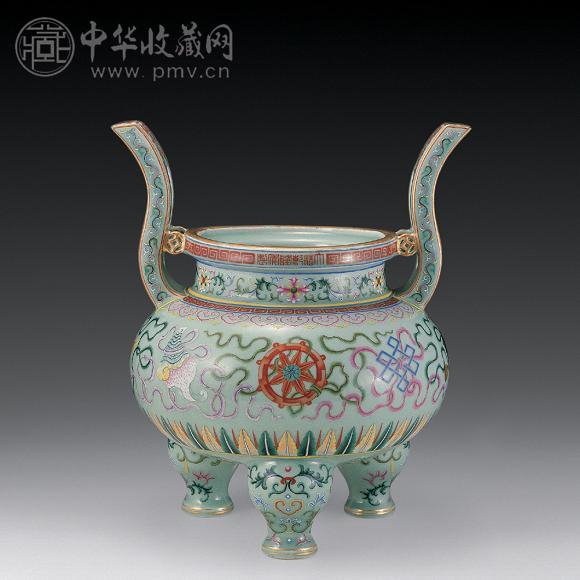 清乾隆 绿地粉彩八吉祥双耳炉