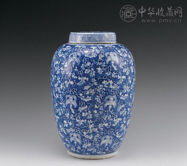 清 青花地百蝶坛