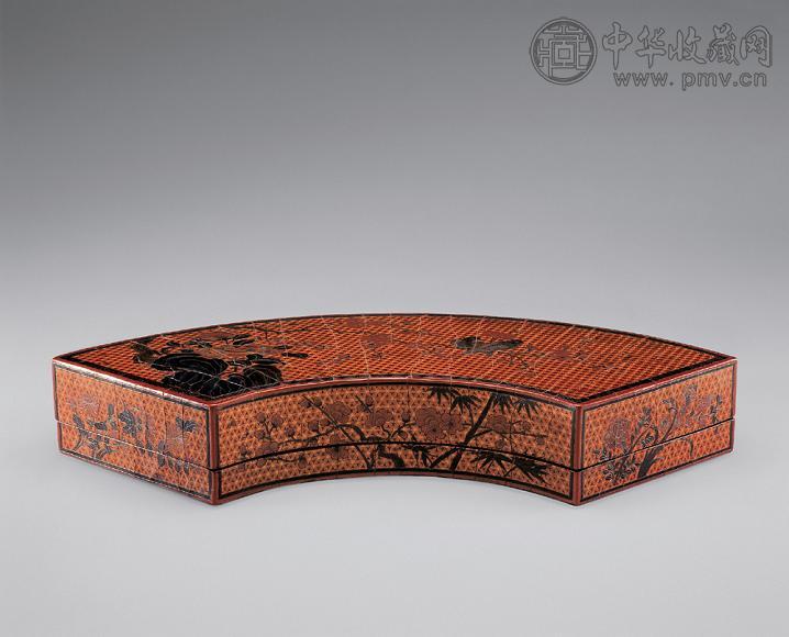 清早期 剔彩漆喜鹊登梅图盒