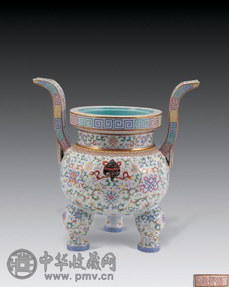 清 乾隆 粉彩描金莲托八吉祥纹朝天耳式三足炉