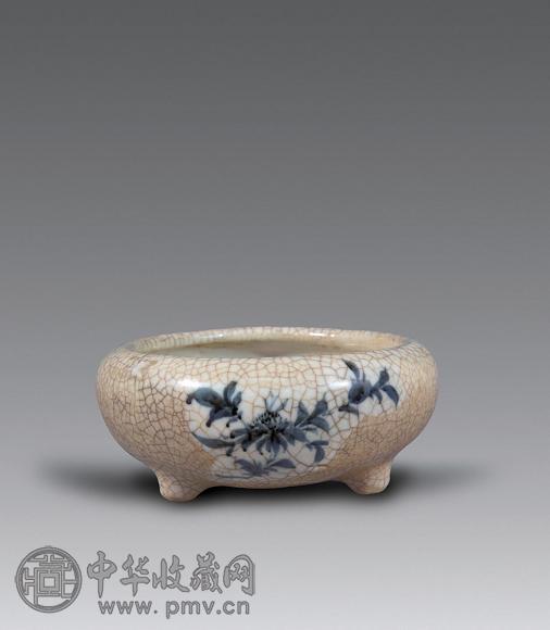 明 哥地青花花卉纹三足炉