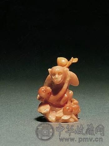 珊瑚雕辈辈封侯鼻烟壶