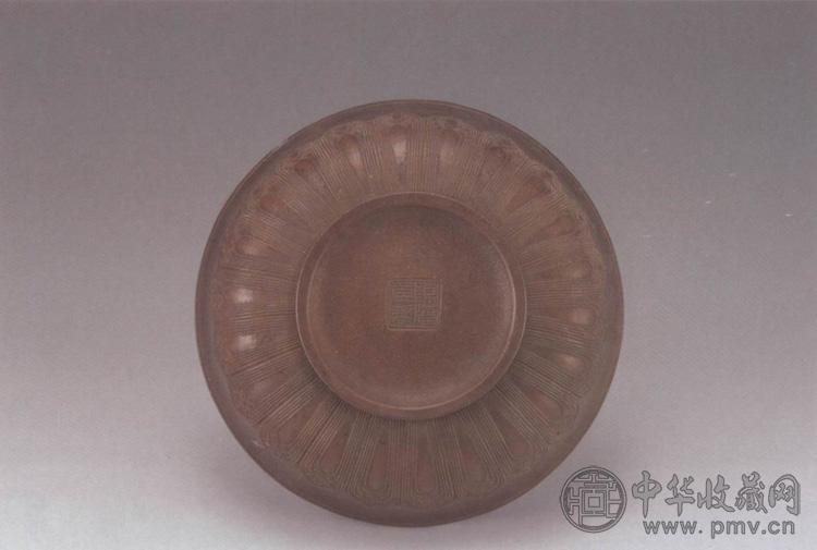 清乾隆 宜兴紫砂雕莲瓣碗