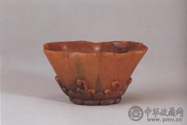 清乾隆 犀角雕荷叶波涛纹杯