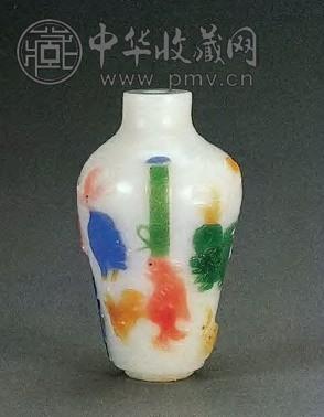 清 白地五色套料动物纹鼻烟壶