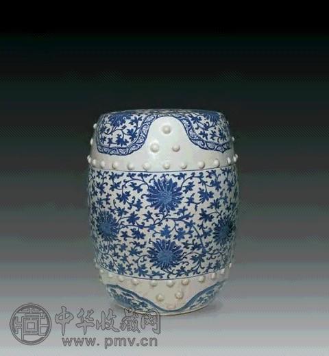 清乾隆 青花缠枝莲纹鼓凳