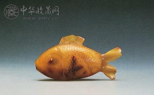 清 玛瑙雕鱼形鼻烟壶