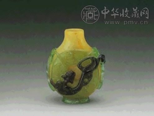 清中期 三色套料 龙穿璧纹鼻烟壶