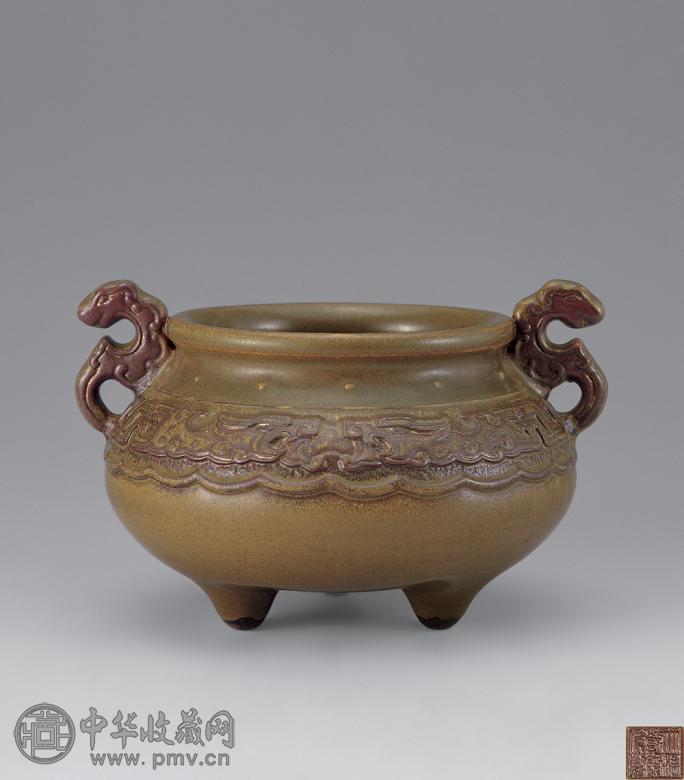 清乾隆 鳝鱼黄釉夔龙双耳三足炉