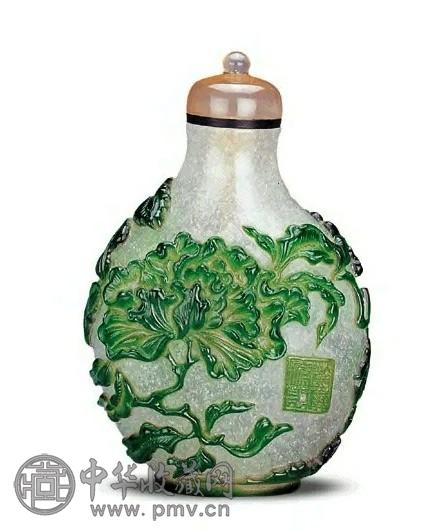 清 绿套料凤穿牡丹纹烟壶