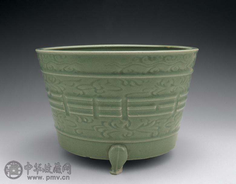 明 龙泉刻划花八卦香炉