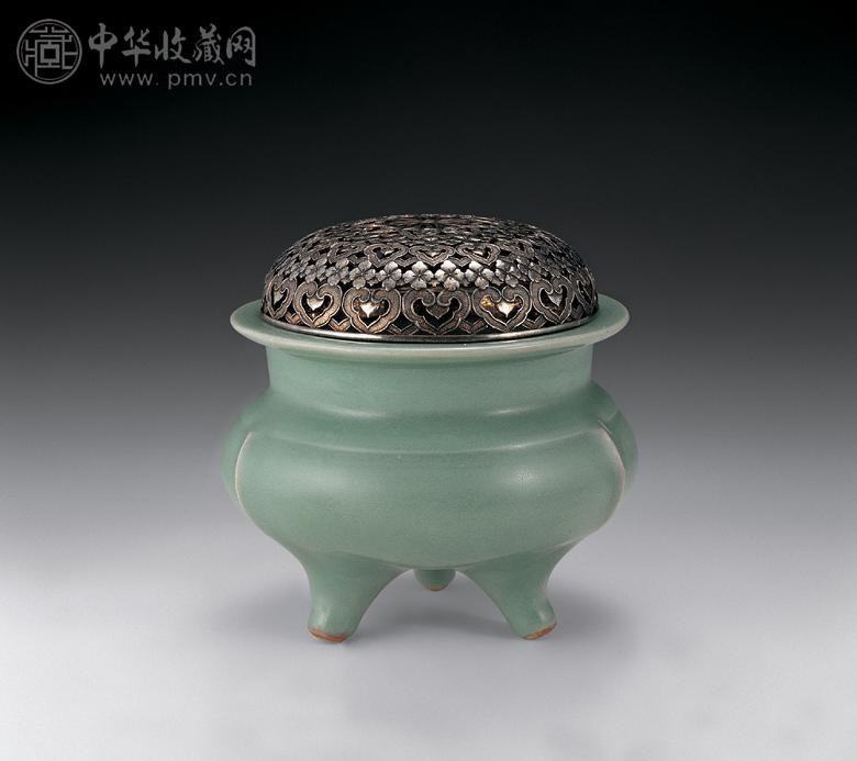 宋 龙泉窑出戟三足炉