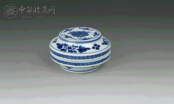 清乾隆 青花花卉盖盒