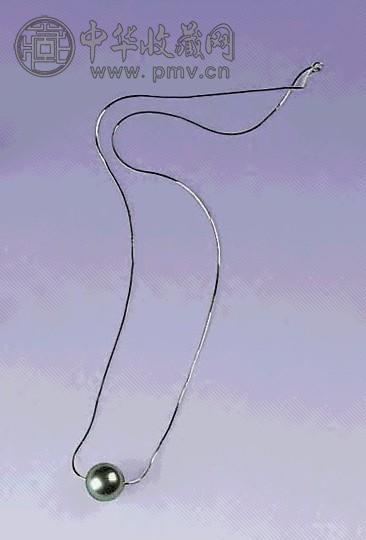 14白金镶黑珍珠项链