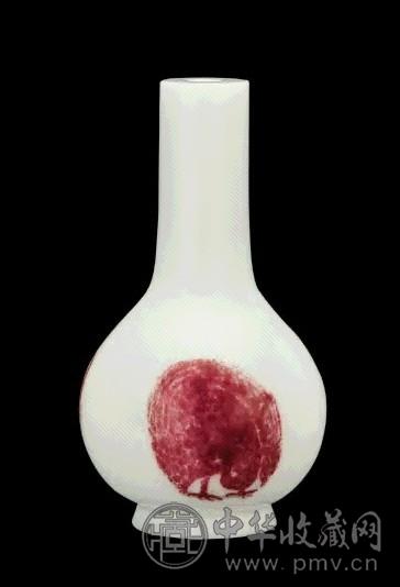 清 白料堆红天球瓶