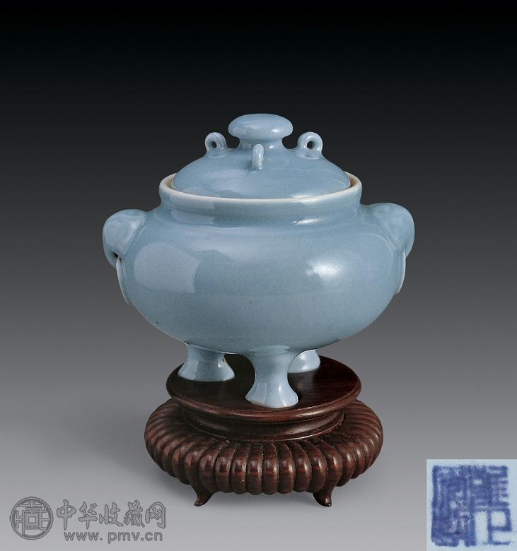 清雍正 天青釉三足香炉