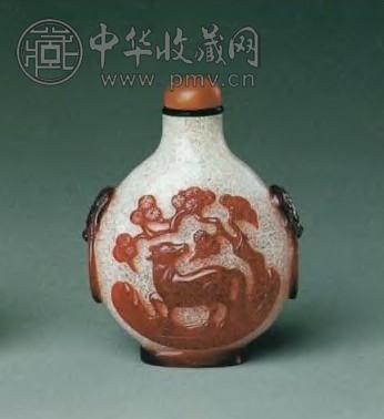清中期 霏雪地套红料骏马图鼻烟壶