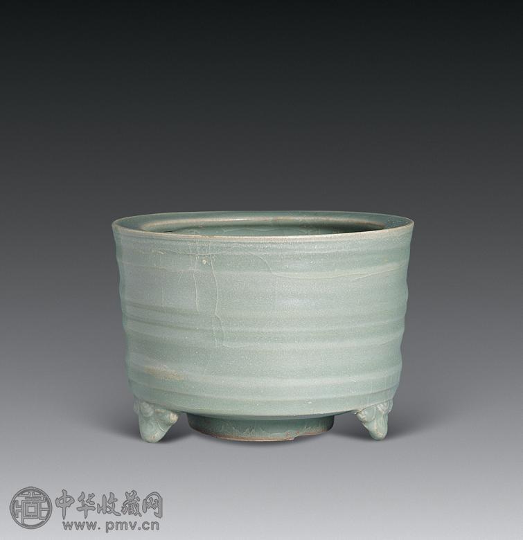 南宋 龙泉窑弦纹直身炉