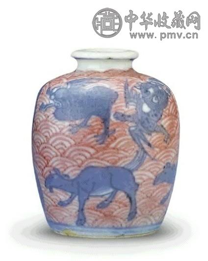 清 雍正 青花釉里红海兽纹烟壶