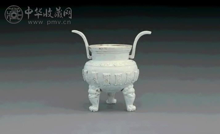 清初 德化白釉寿字双耳三足炉