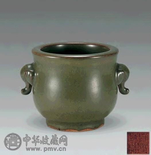清乾隆 鳝鱼青釉象耳炉