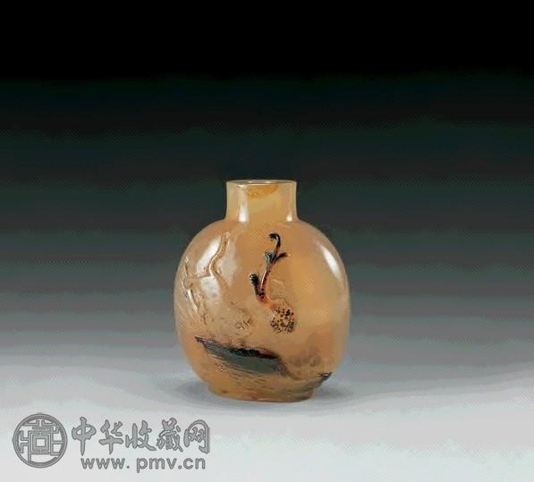 清 玛瑙巧作龙虎纹鼻烟壶