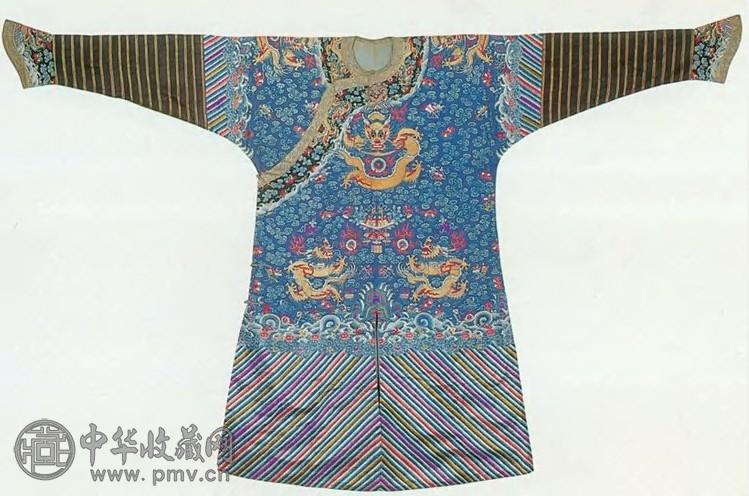 清中期 蓝缎绣龙纹朝袍
