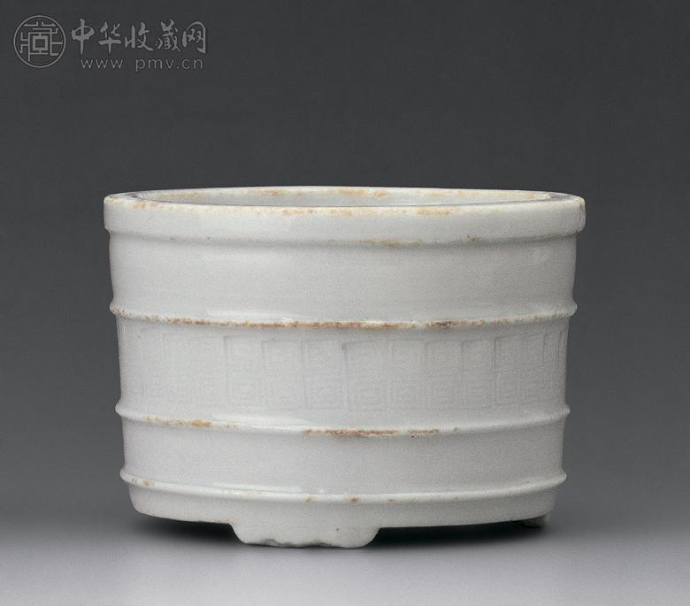 明 甜白釉弦纹暗刻炉