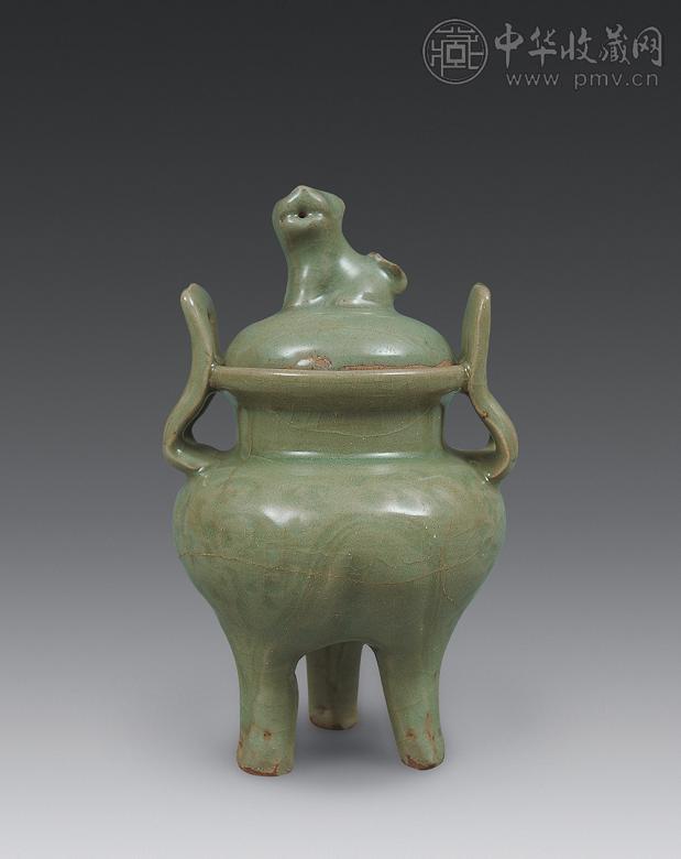 明 龙泉刻花双耳兽钮三足炉