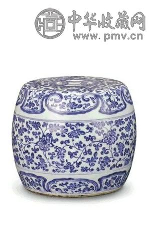 清 乾隆 青花缠枝莲纹绣墩