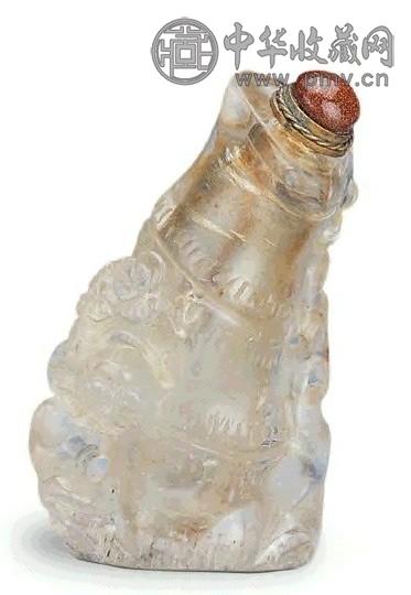 清 翡翠巧雕金鱼嬉水纹烟壶