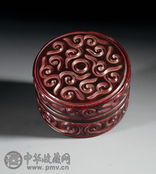 明代 剔犀如意纹盒